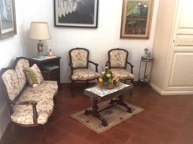 Villa Indipendente in vendita a Capezzana, Prato