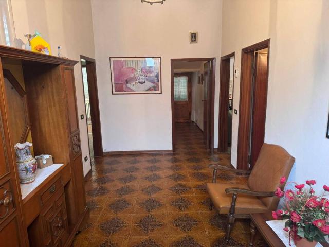 Villa Indipendente in vendita a Capezzana, Prato