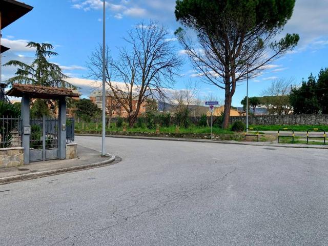 Villa Indipendente in vendita a Prato, Toscana