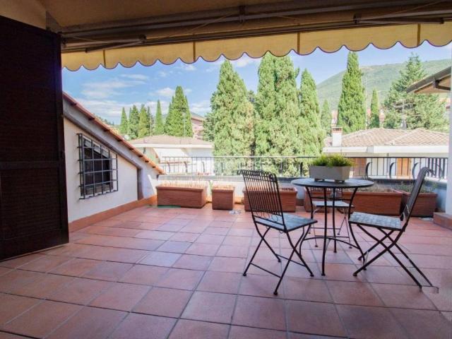 Villa Indipendente in vendita a Prato, Santa Lucia