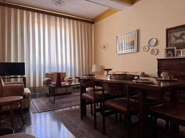 Villa Indipendente in vendita a Prato, Toscana
