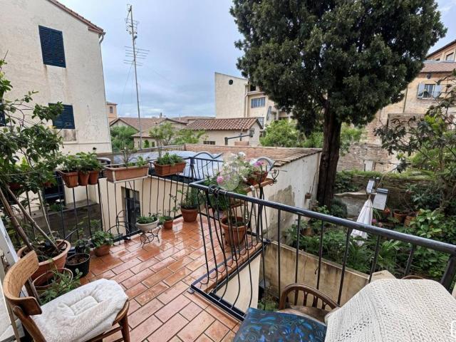 Villa Indipendente in vendita a Prato, Toscana