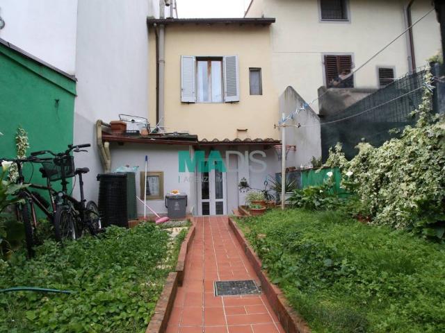 Villa Indipendente in vendita a Prato, Toscana
