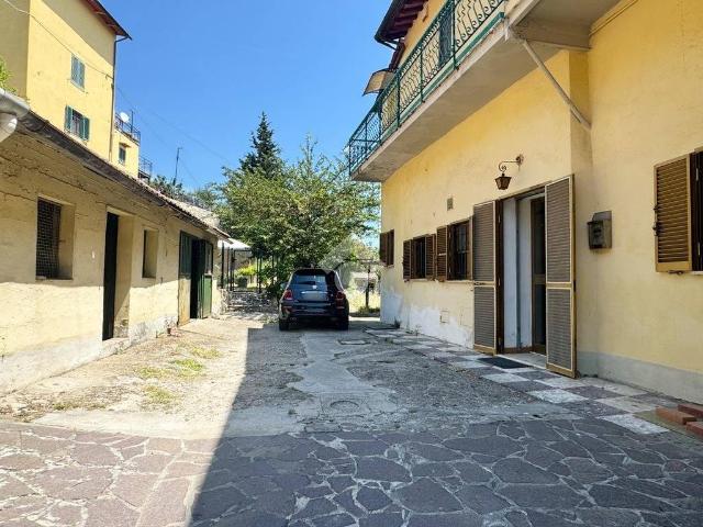 Villa Indipendente in vendita a Pizzidimonte, Prato