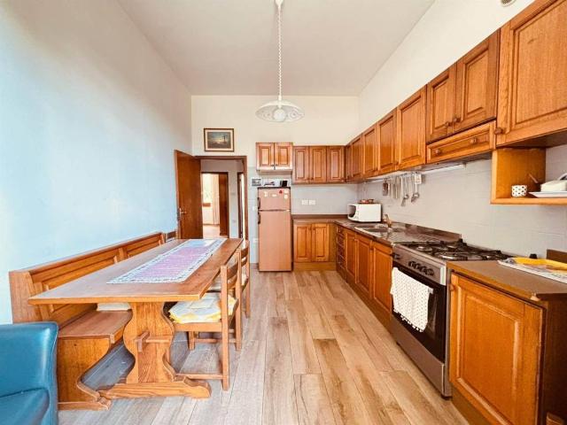 Villa Indipendente in vendita a Prato, Toscana