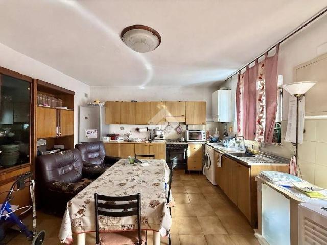 Villa Indipendente in vendita a Prato, Toscana