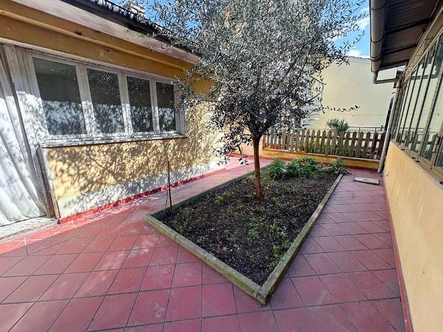 Villa Indipendente in vendita a Prato, Toscana