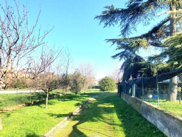 Villa Indipendente in vendita a Prato, Toscana