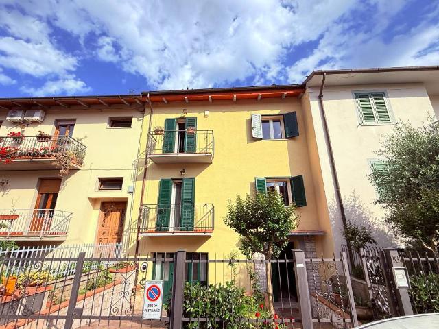 Villa Indipendente in vendita a Prato, Toscana