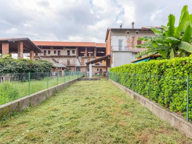 Villa Indipendente in vendita a Prato Vecchio, Prato Sesia