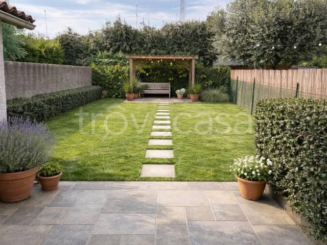 Villa Indipendente in vendita a Prato, Toscana
