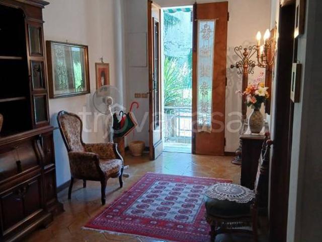 Villa Indipendente in vendita a Prato, Toscana