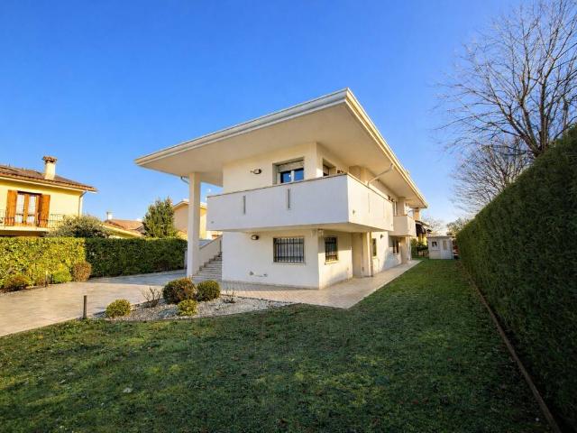 Villa Indipendente in vendita a Pravisdomini, Friuli-Venezia Giulia