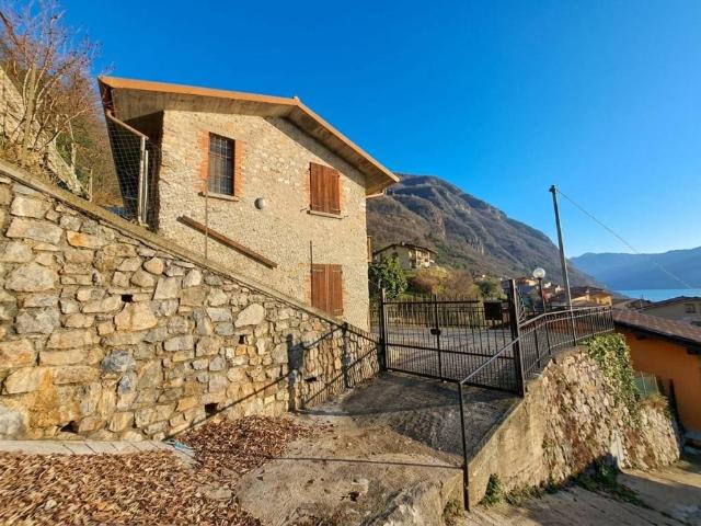Villa Indipendente in vendita a Predore, Bergamo
