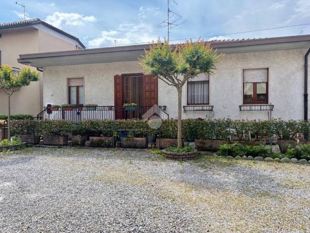 Villa Indipendente in vendita a Presezzo, Lombardia