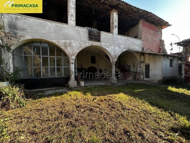 Rustico in vendita a Prevalle, Lombardia