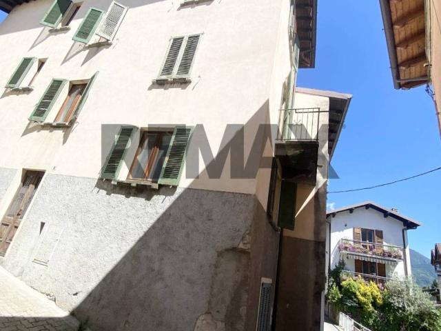 Villa Indipendente in vendita a Cortabbio, Primaluna