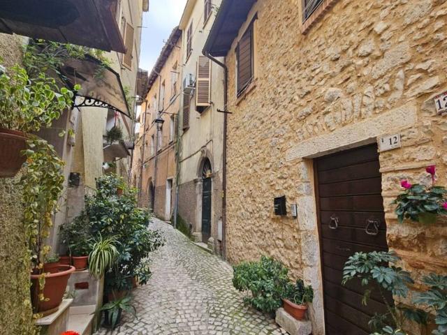 Villa Indipendente in vendita a Priverno, Lazio