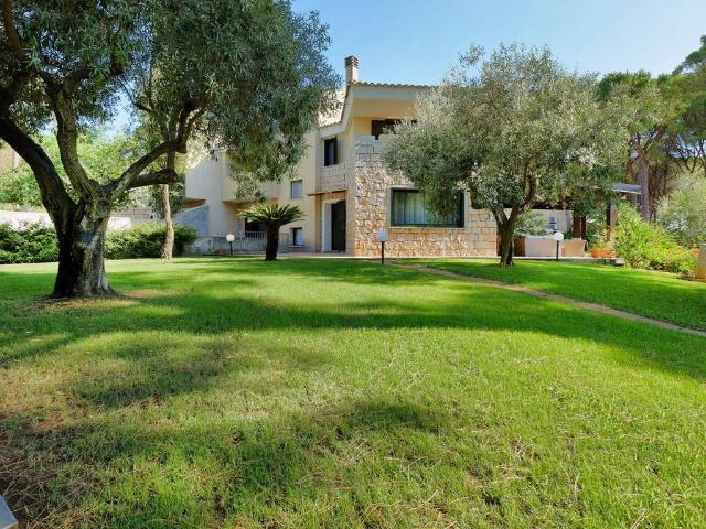 Villa Indipendente in vendita a Comunione Pineta is Morus, Pula