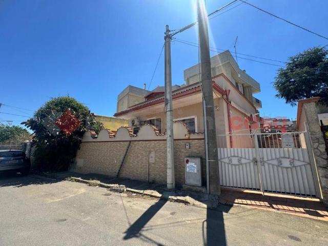 Villa Indipendente in vendita a Pulsano, Taranto