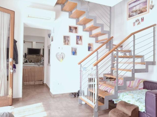 Villa Indipendente in vendita a Quarrata, Toscana