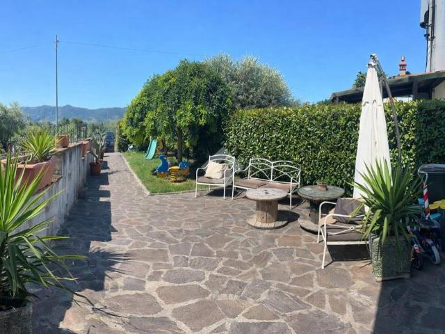 Villa Indipendente in vendita a Quarrata, Toscana