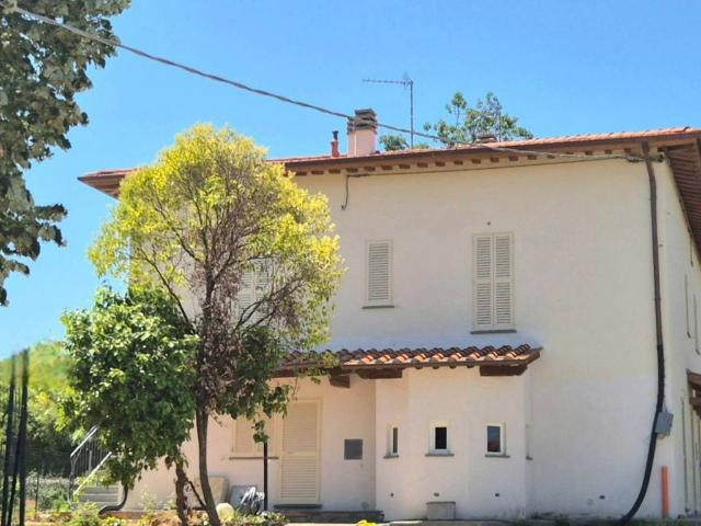 Villa Indipendente in vendita a Quarrata, Toscana