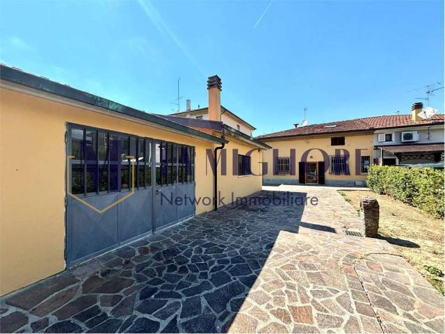 Villa Indipendente in vendita a Quarrata, Toscana