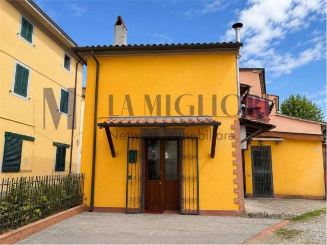Villa Indipendente in vendita a Quarrata, Toscana
