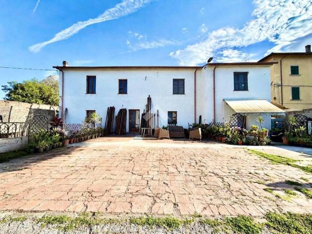 Villa Indipendente in vendita a Quarrata, Toscana