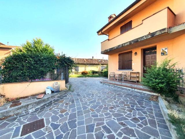 Villa Indipendente in vendita a Quarrata, Toscana
