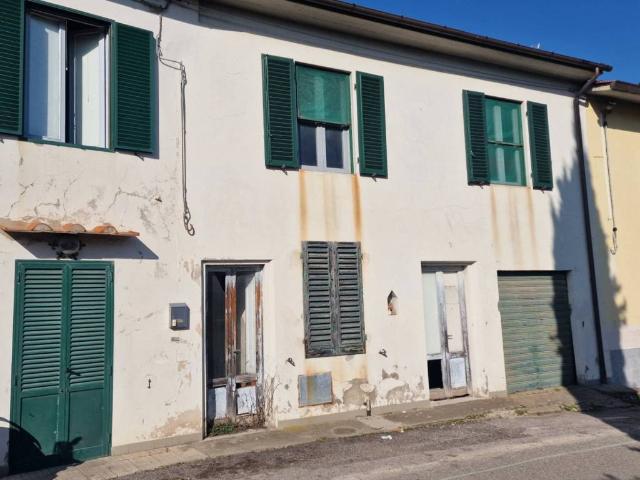 Villa Indipendente in vendita a Quarrata, Toscana