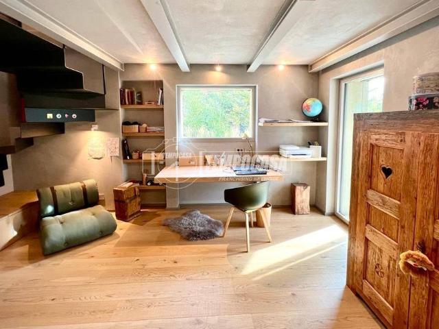 Villa Indipendente in vendita a Quart, Aosta