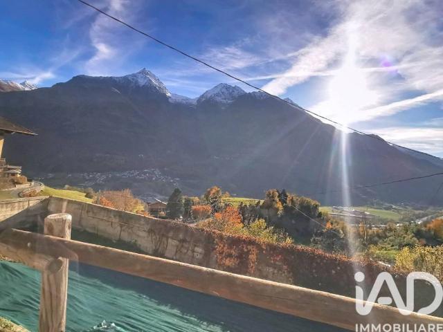 Villa Indipendente in vendita a Quart, Aosta