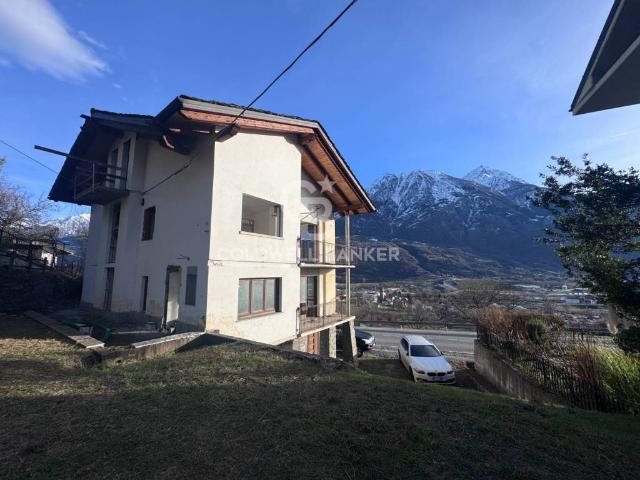 Villa Indipendente in vendita a Quart, Aosta