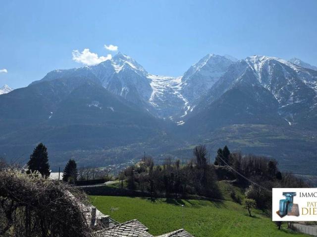 Villa Indipendente in vendita a Quart, Aosta