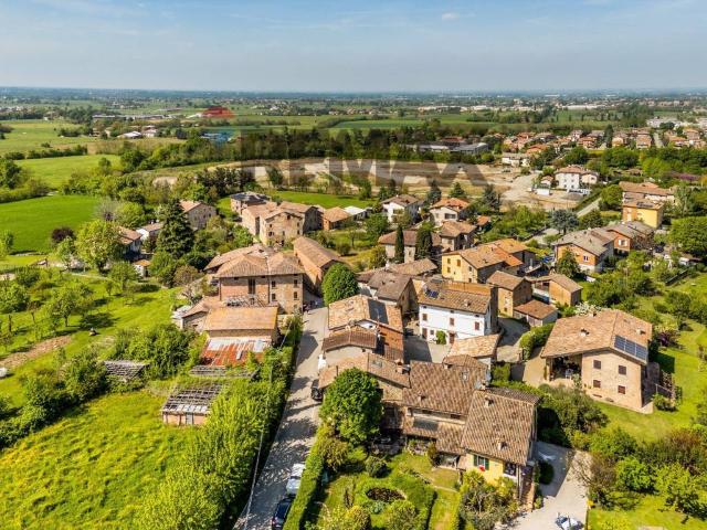Villa Indipendente in vendita a Colline Matildiche, Re