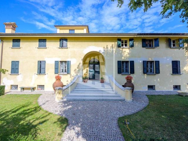Villa Indipendente in vendita a Colline Matildiche, Re