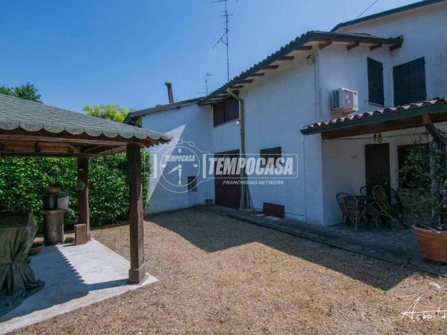 Villa Indipendente in vendita a Colline Matildiche, Re