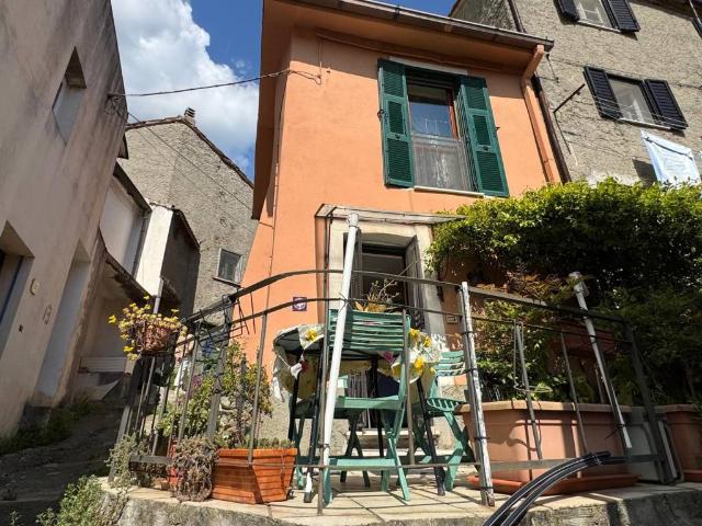 Villa Indipendente in vendita a Capanne, Quiliano