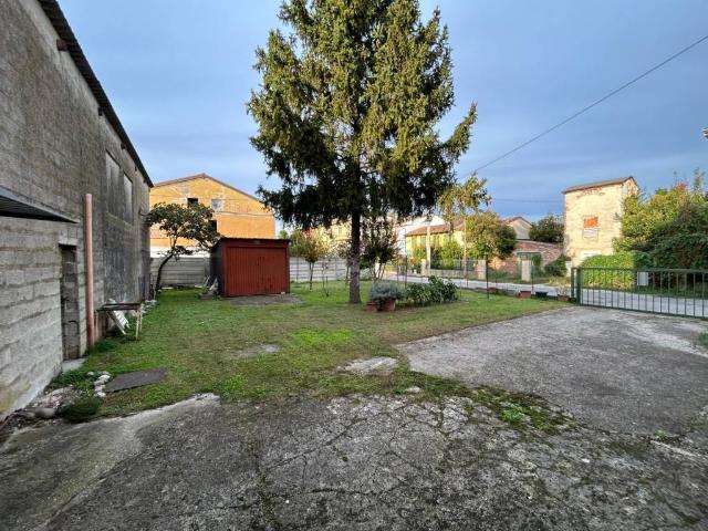 Villa Indipendente in vendita a Quistello, Lombardia