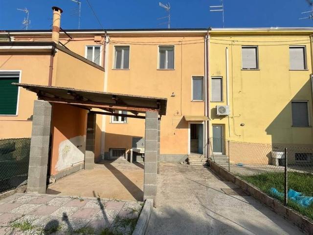 Villa Indipendente in vendita a Quistello, Lombardia