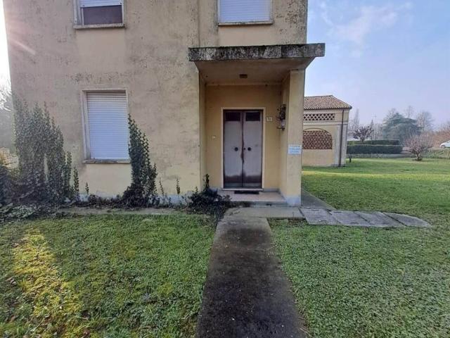 Villa Indipendente in vendita a Quistello, Lombardia