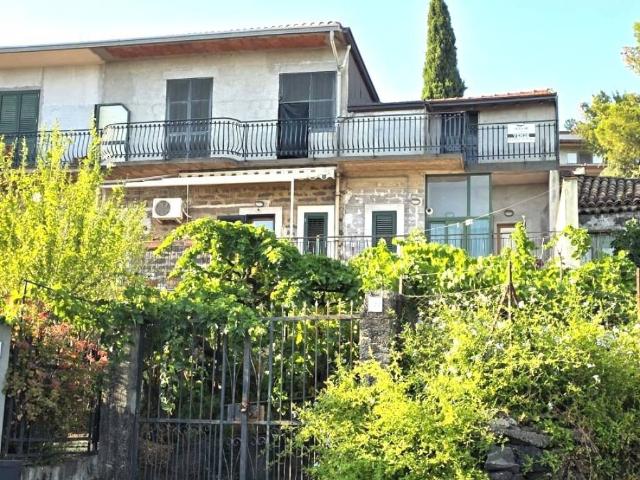 Villa Indipendente in vendita a Ragalna, Sicilia