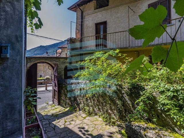 Villa Indipendente in vendita a Madrera, Ranzanico