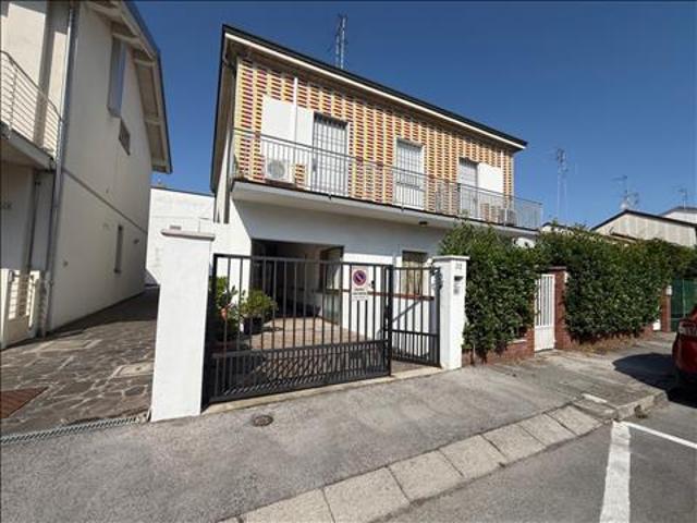 Villa Indipendente in vendita a Punta Marina Terme, Ravenna