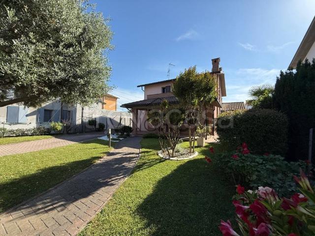 Villa Indipendente in vendita a Ravenna, Reggio Emilia