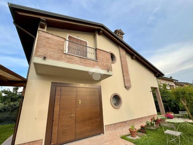 Villa Indipendente in vendita a Ravenna, Reggio Emilia