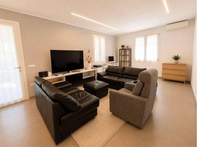 Villa Indipendente in vendita a Ravenna, Reggio Emilia