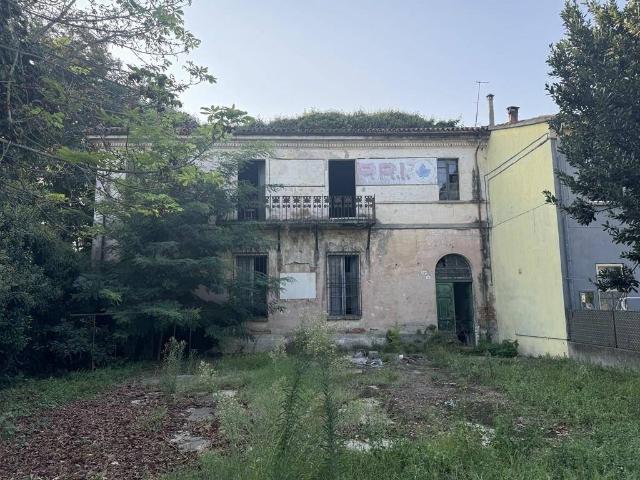 Villa Indipendente in vendita a Ravenna, Reggio Emilia